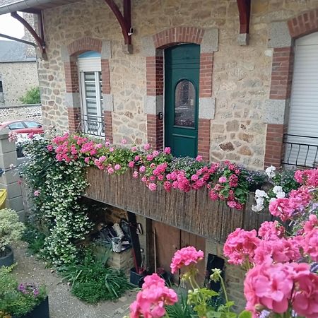 Les Gites De Lyly Pontorson Exterior foto